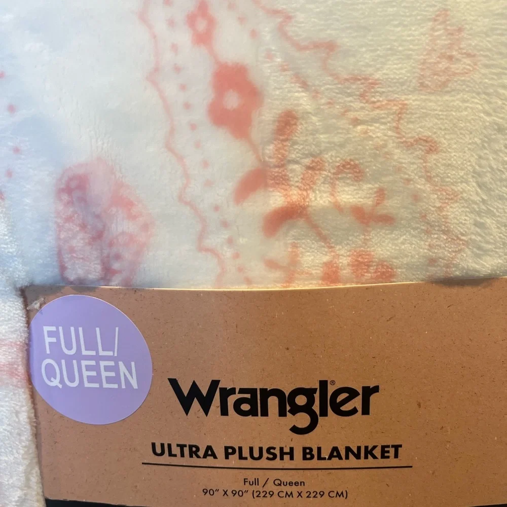 Wrangler Plush Full/Queen Blanket - White and Pink Paisley Cowboy Boots